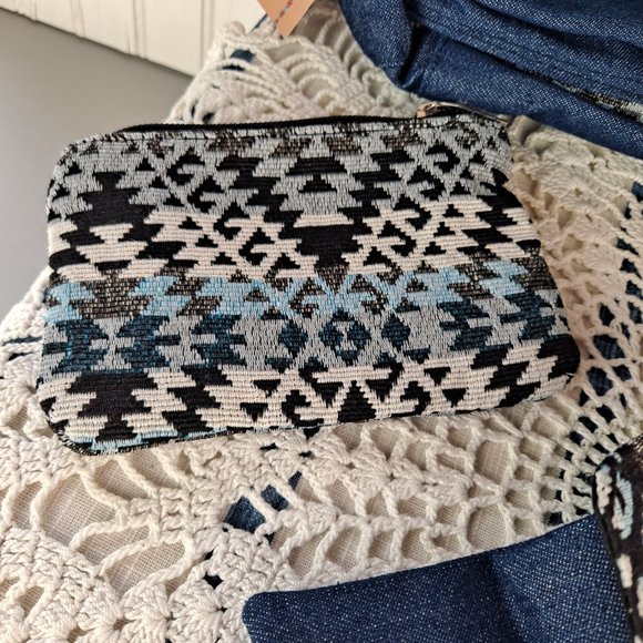 NWT Canyon Sky Southwest Inspiration Denim Crossbody, Pouch, & Small Crossbody - Picture 5 of 8